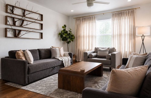River Road Apartment | Spacious Retreat Near River Walk & The Pearl – 2BR, Ideal for Groups