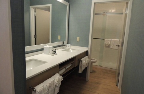 Medical Center Area Hotel | Spacious Suite with On-Site Dining in Medical Hub - Near Harvard Medical School