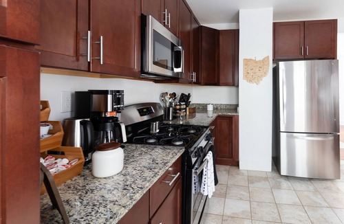 Cleveland House | Spacious University Circle 6BR Gem w/Game Room