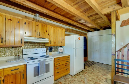 Greene County Cabin | Spacious Yard + Fire Pit: Afton Family Cabin!