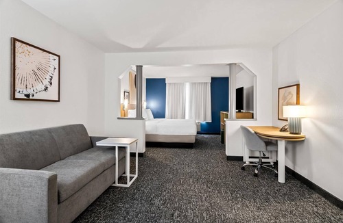 Merrillville Hotel | Spark by Hilton Merrillville