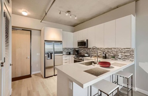 Downtown Las Vegas Condo | Sparkling Juhl byFremont-1 queen 1 sofa bed TONS of Amenities