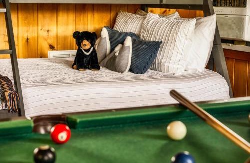 Chalet Village Ski Chalet | Splashtacular: Indoor Pool~Gorgeous Views~HotTub~GameRoom~Resort