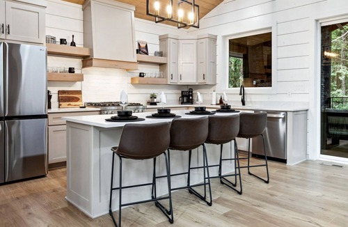 Hochatown Cabin | Splendid Intimate Cabin Great for a Romantic Getaway in Oklahoma