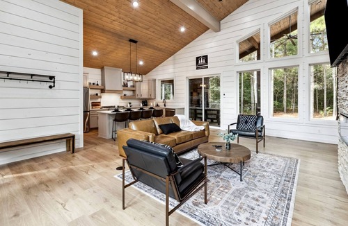 Hochatown Cabin | Splendid Intimate Cabin Great for a Romantic Getaway in Oklahoma