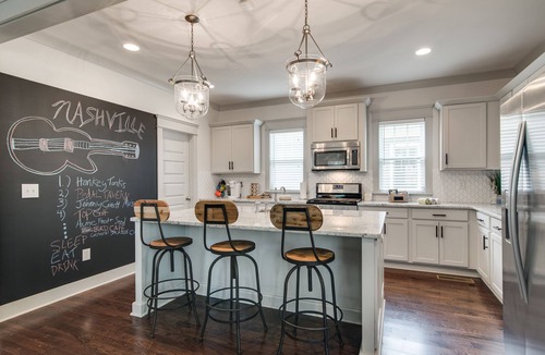 McFerrin Park House | Spring Discounts! Big Yard for Pets! Restaurants!BROADWAY/Downtown 1 ML TOPGOLF!