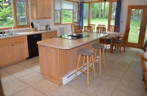 Lakeside House | SPRING & FALL DISCOUNT! Updated Lake House with Private Beach!