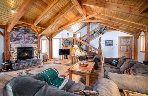 Blue River House | Spring Haven Home: Gorgeous, Dog Friendly