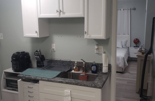 Sarasota Springs Apartment | Streamlined & Chic Getaway Studio in Amazing Sarasota