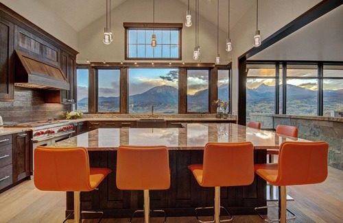 Angler Mountain Ranch House | Stunning #1 award winning Mountain Home. Spectacular Views - No Chores!