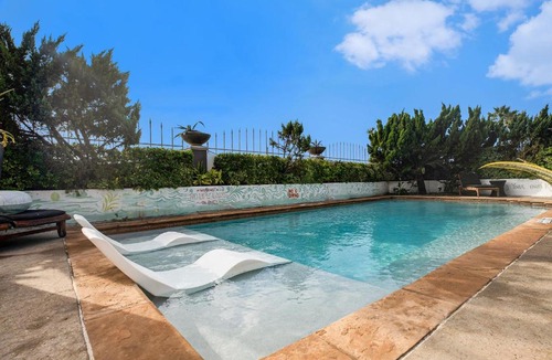 San Jacinto House | Stunning oceanfront house, dog Friendly, with pool
