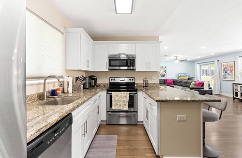 Golfview Harbor House | Stunning Waterfront 3 bedroom, 2 bathroom Home with Pool- 5 min from Beach