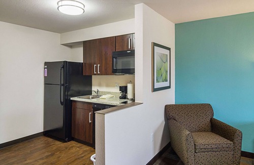 Monaca Hotel | Suburban Studios Monaca - Pittsburgh