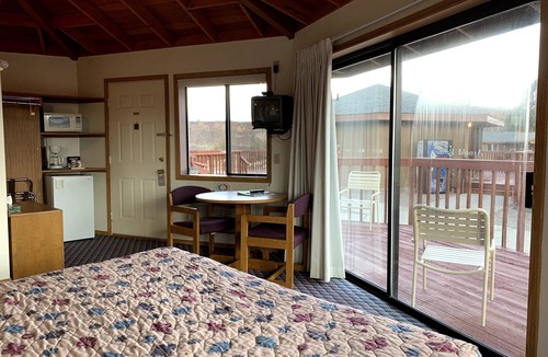 Crooked River Ranch Hotel | Suite with 2 Queen Beds and 1 Queen Sofa Bed - Golf Course View