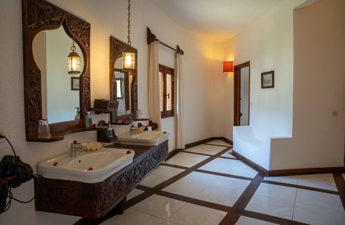 Dongwe Hostel | SULTAN PALACE