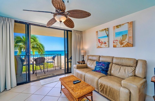 Makaha Villa | Summer BLOWOUT-Avail dates on Sale - Amazing Ocean Front - (HP-104)