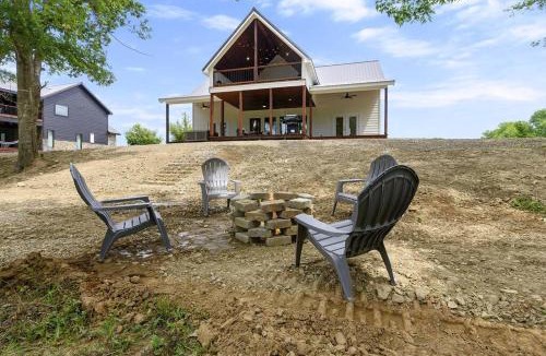 Golden Apartment | Summer Break, Waterfront, Pets OK! Hot Tub, Firepit