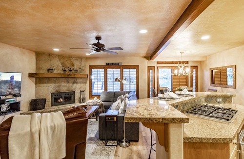 Deer Valley Condo | Summer Deer Valley Retreat Private Hot Tub Lake Views Patio w/BBQ & Seating
