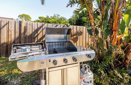 Riverview Estates House | Summer House - Oasis pool house in the heart of Sarasota