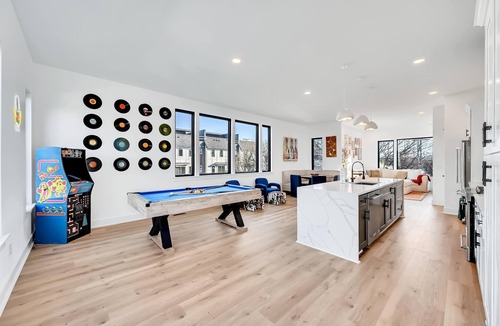 Hurwood Heights House | Summer rooftop hot tub, sauna, game room near Broadway