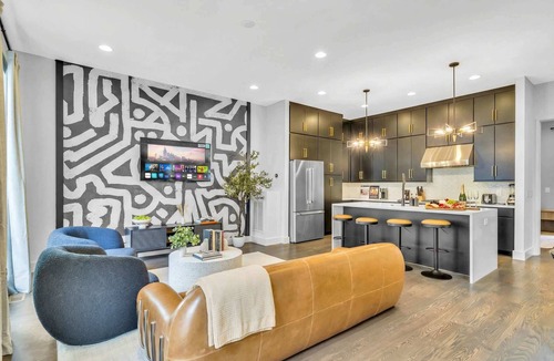 Katie Hill Neighborhood House | Summer two hot tubs, rooftop decks, karaoke lounges near Broadway