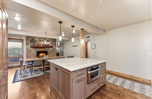 Deer Valley House | Sunny End Home with Private Hot Tub, 2 Fireplaces, Loft for sleeping/relaxing