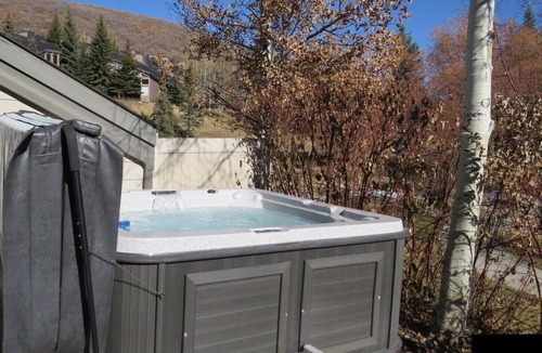 Deer Valley House | Sunny End Home with Private Hot Tub, 2 Fireplaces, Loft for sleeping/relaxing