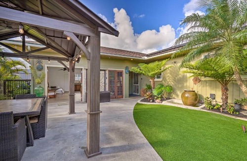 Coconut Grove House | Sunny Kailua Home w/Covered Lanai 1 Mi to Beach!
