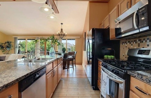 Mercer Island House | Sunny Paradiso, perfect location Seattle& Bellevue