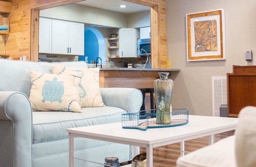 Beachway Estates House | Sunny Side Home - 2/2 with Pool and Rustic touches