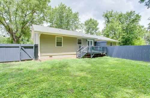 Murfreesboro Cottage | Sunset Duplex 2 - Cozy 2-bedroom, pet friendly with fenced yard in Murfreesboro!