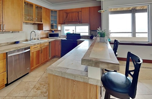 San Jacinto Condo | Sunset On The Seawall #1 by Ryson Vacation Rentals
