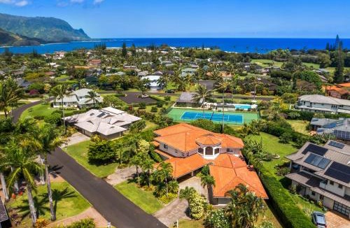 Princeville House | SUNSET PALMS Pool, Tennis, AC Minutes to Beach