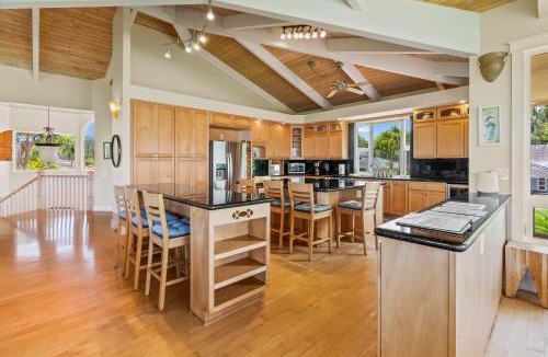 Princeville House | SUNSET PALMS Pool, Tennis, AC Minutes to Beach