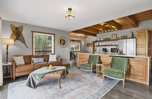 Rainbow Valley House | Sunset Ridge Escape with Hot Tub & Incredible Mountain Views