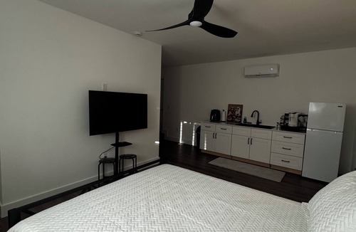 Margate Bed & Breakfast | Super comfortable Studio in Margate. Host is amazing!
