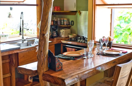 Teavaro House | Tehinavai Bungalow: Oceanfront, sandy and coral beach, whale-watching, Moorea