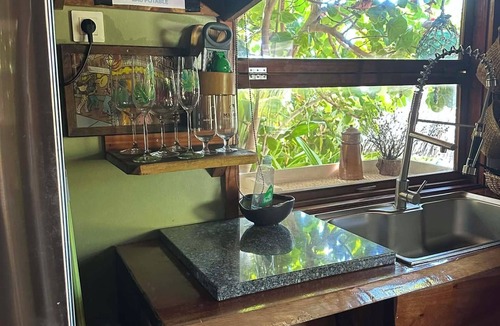 Teavaro House | Tehinavai Bungalow: Oceanfront, sandy and coral beach, whale-watching, Moorea