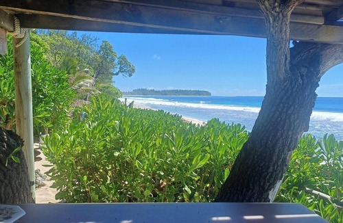Teavaro House | Tehinavai Bungalow: Oceanfront, sandy and coral beach, whale-watching, Moorea