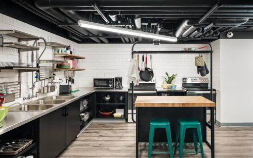 Silverthorne Hotel | The Block Hotel & Commons