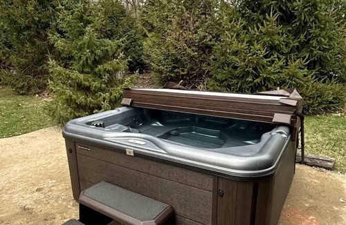 Harbert Cabin | The Driftwood Cabin | Firepit | Serene | Pet-Friendly
