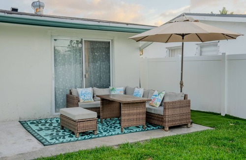 Pembroke Pines House | The Green House - Fully Renovated 3Bed 2Bath Home with spacious backyard