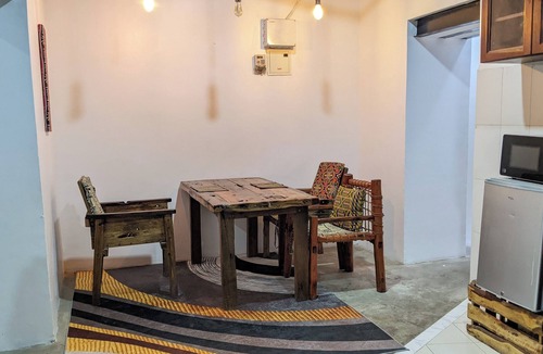 Stone Town Apartment | The Hub Train House Hakuna Matata