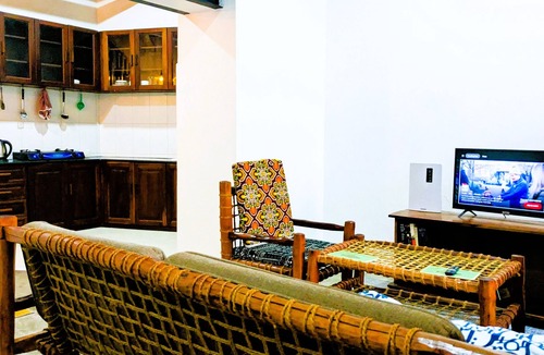 Stone Town Apartment | The Hub Train House Hakuna Matata