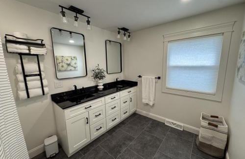 Ronks House | The Place Next Door – Stylish Amish-Country Stay