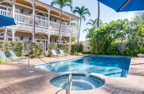 Historic Lahaina Front Street Hotel | The Plantation Inn - Free Breakfast