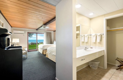 Egg Harbor Hotel | The Shallows Resort