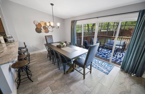 Government Hill House | The Vintage Pearl - 5BR Unique Home by the Pearl