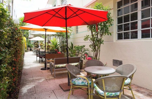 South Pointe Apartment | This comfortable Studio setup features 2 queen beds, fast WiFi, and the rare perk of FREE parking. A great home base for enjoying Miami, plus stay in the heart of South Beach’s coveted SoFi neighborhood—a short walk to the sand.