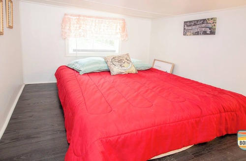 Lake Lure Cottage | Tiny House “Light & Lofty” + Games, Lake Lure 2 mi